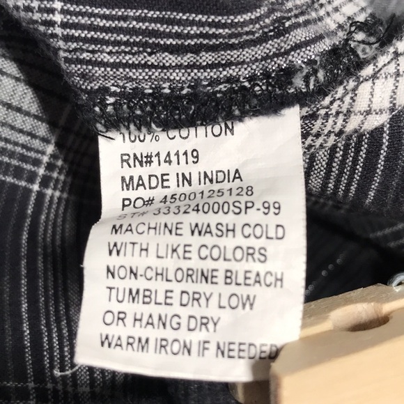 CUMBERLAND OUTFITTERS LARGE BLACK GRAY PLAID - Picture 8 of 9